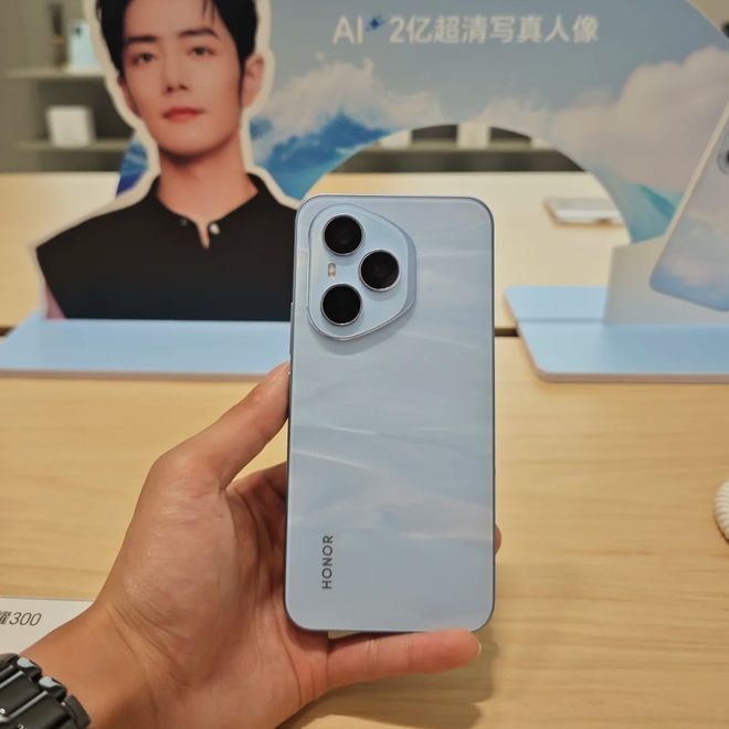 14系列价格相差100元谁更值得推荐不朽情缘荣耀400对比华为nova(图2)